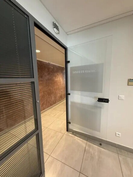 Office in Fréjus for lease - Building Photo - Image 3 of 9