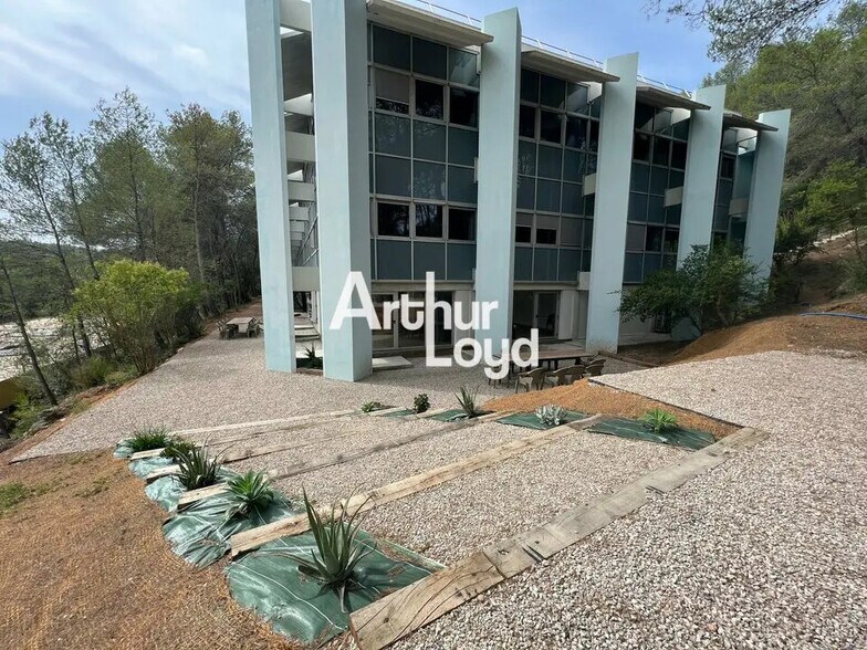 Flex in Valbonne for lease - Building Photo - Image 2 of 14