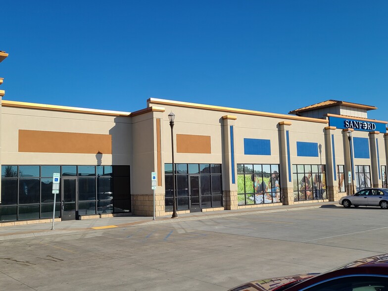 3955 56th St S, Fargo, ND for lease - Building Photo - Image 3 of 8