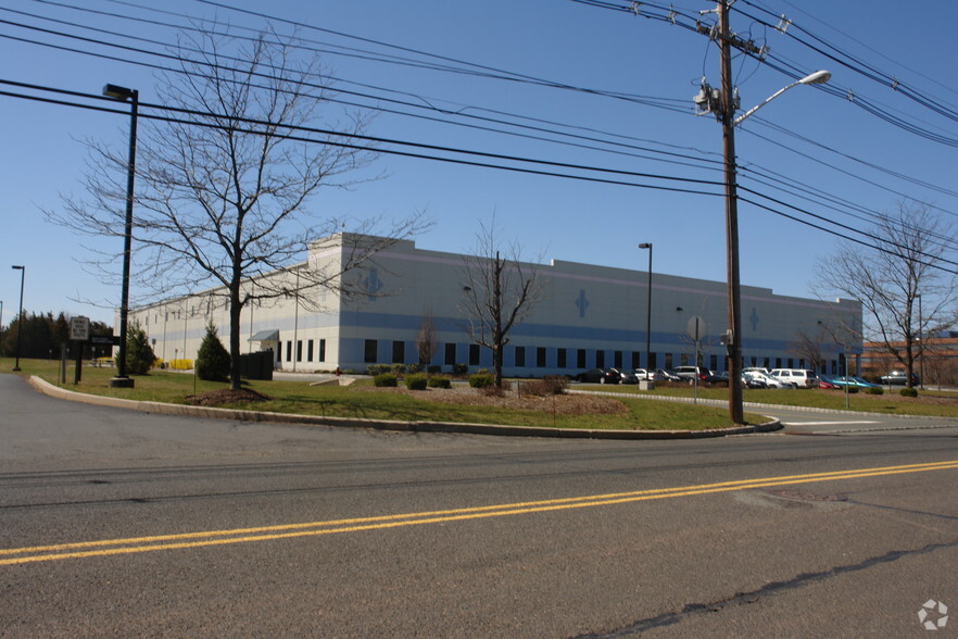 160 Pierce St, Somerset, NJ for lease - Building Photo - Image 3 of 14