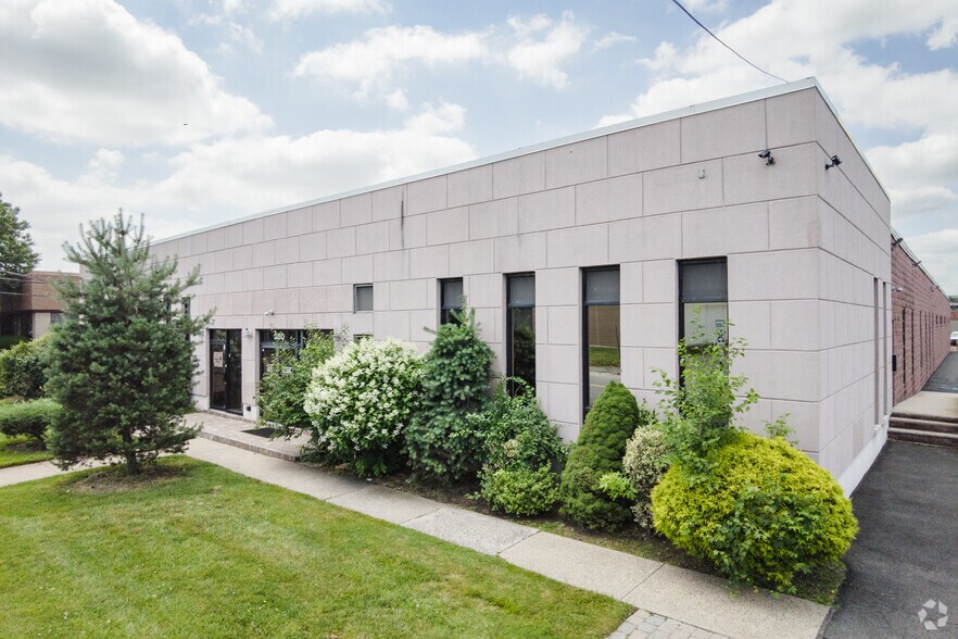 380 North St, Teterboro, NJ 07608