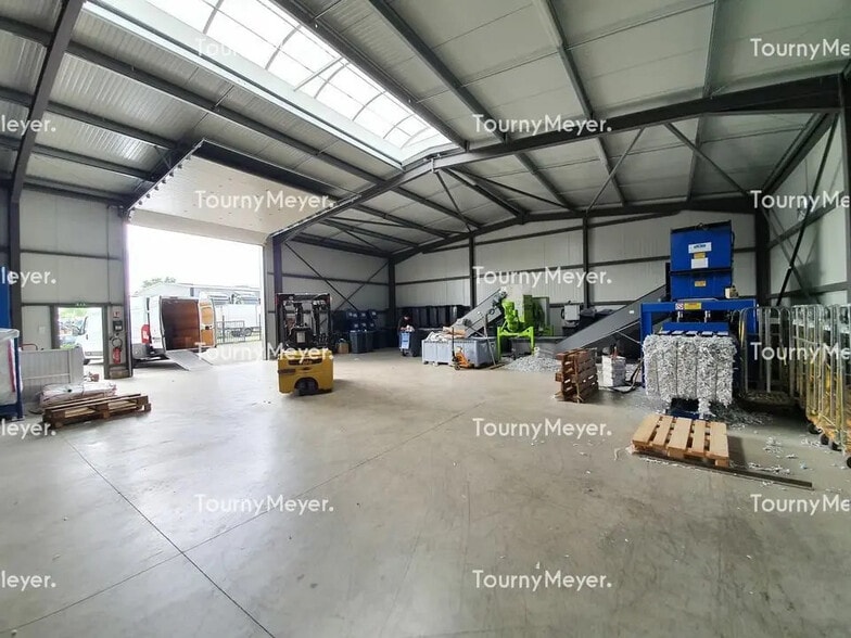 Industrial in Saint-Loubès for lease - Interior Photo - Image 2 of 3