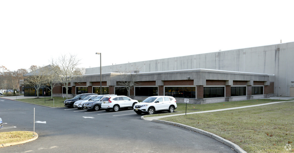 1330 Campus Pky, Wall Township, NJ for lease - Primary Photo - Image 1 of 3