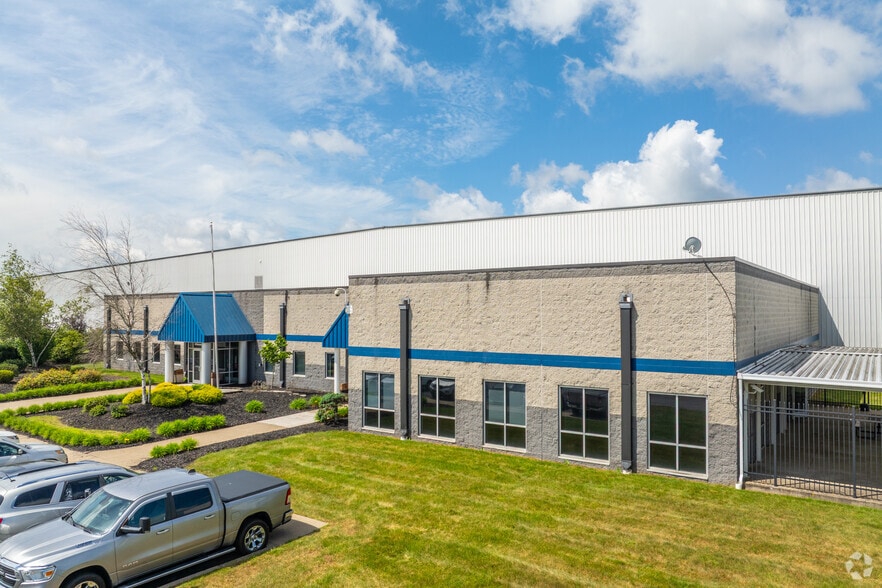 69 Green Mountain Rd, Hazleton, PA for lease - Building Photo - Image 1 of 13