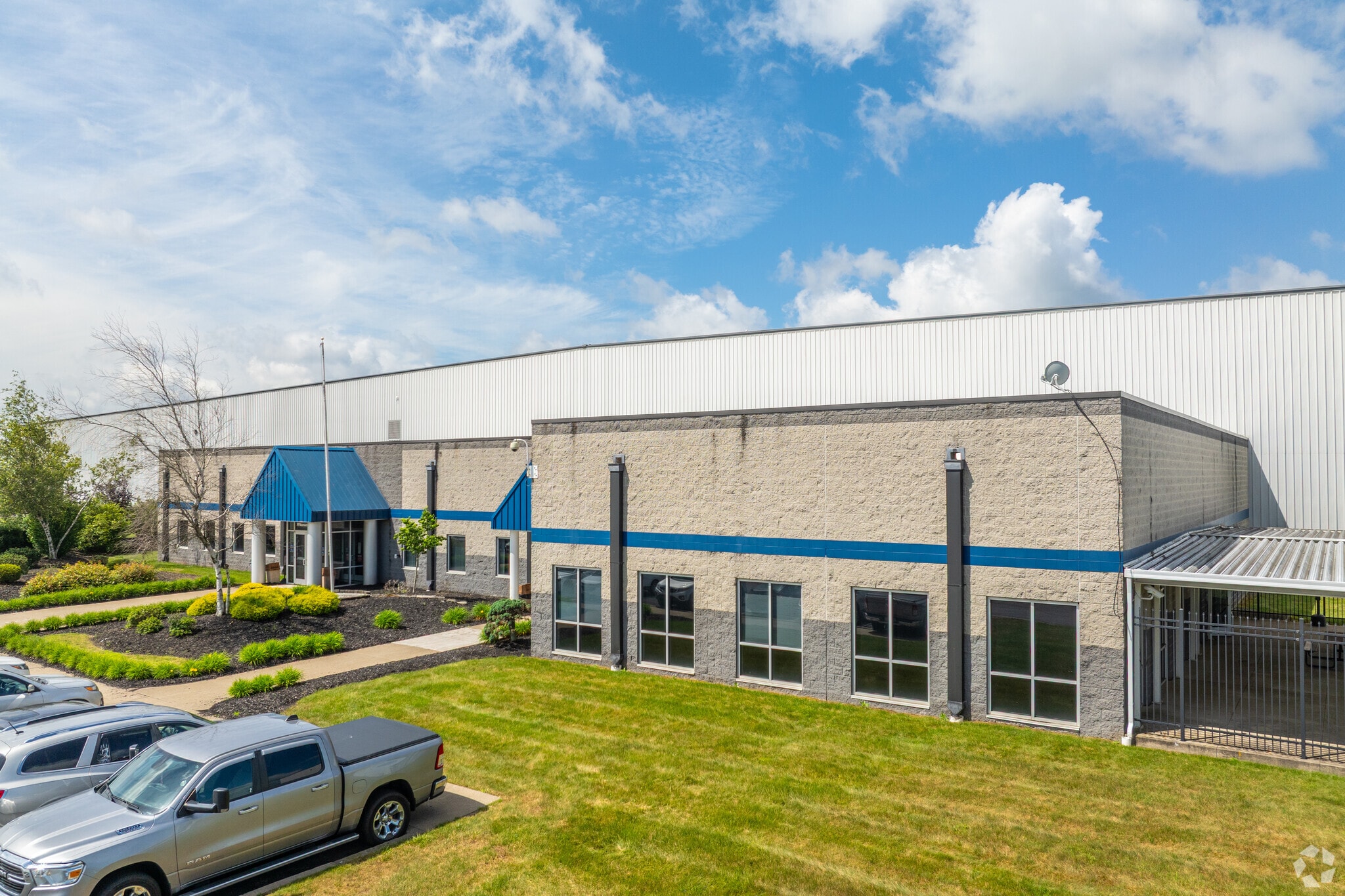 69 Green Mountain Rd, Hazleton, PA for lease Building Photo- Image 1 of 14