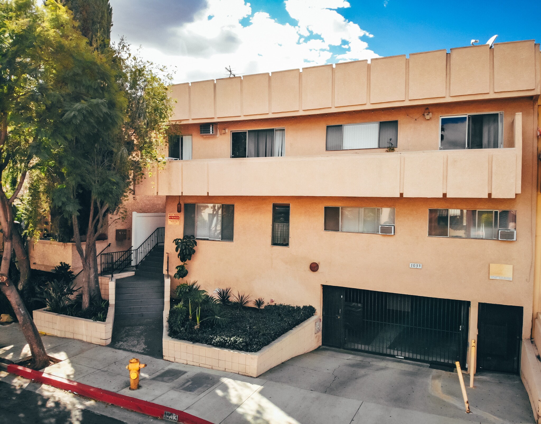 1033 N Genesee Ave, West Hollywood, CA for sale Primary Photo- Image 1 of 1