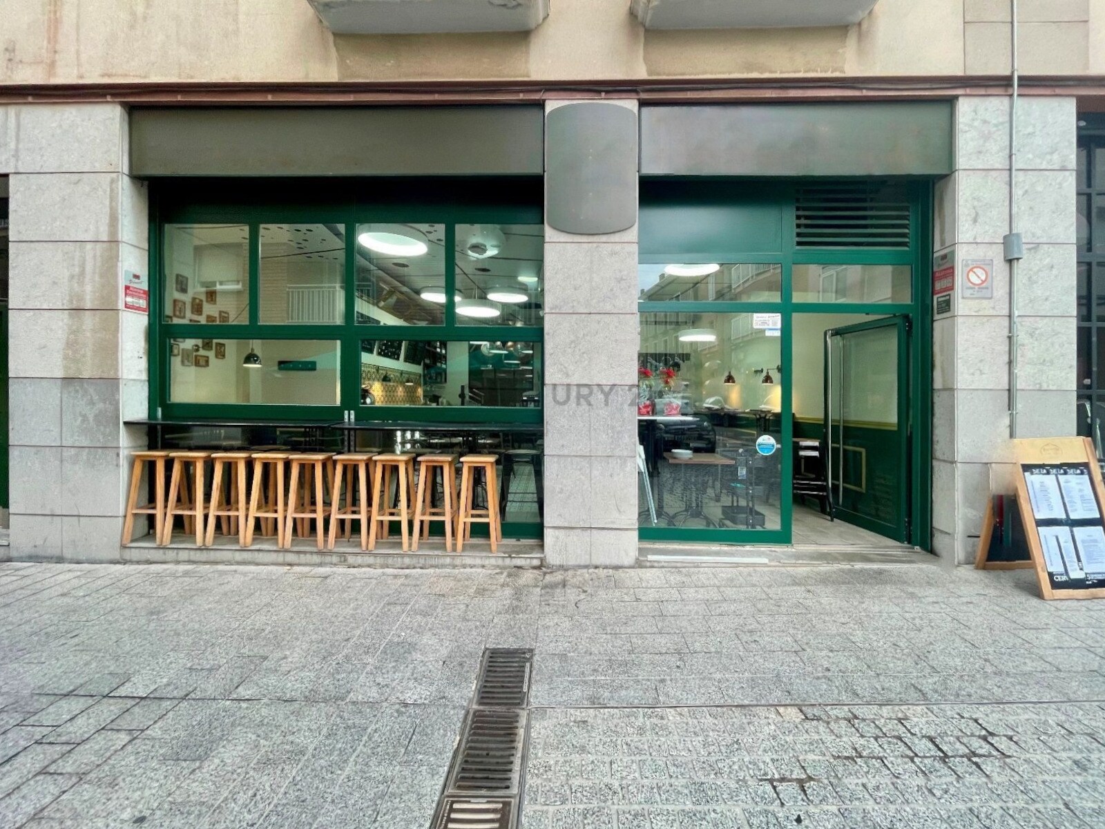 Retail in Sant Boi de Llobregat, Barcelona for lease Interior Photo- Image 1 of 21
