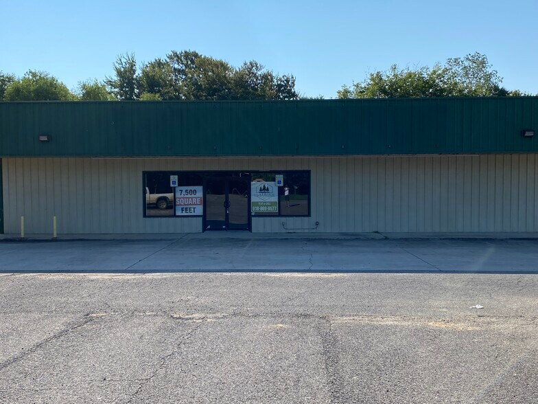 802 N Main St, Gore, OK 74435