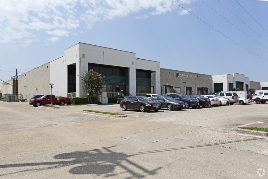 2477-2505 Merritt Dr, Garland, TX for lease - Building Photo - Image 2 of 2