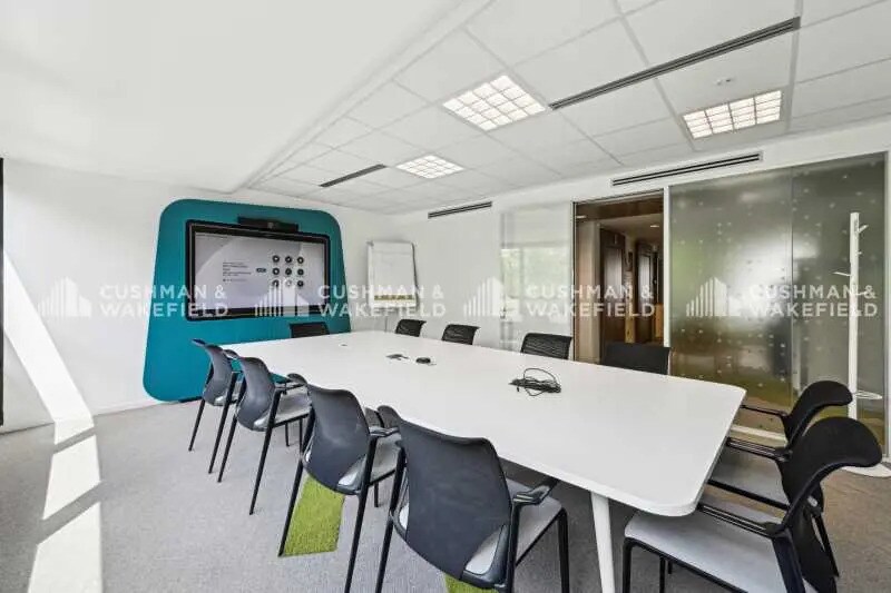 Office in Issy-les-Moulineaux for lease - Building Photo - Image 2 of 23