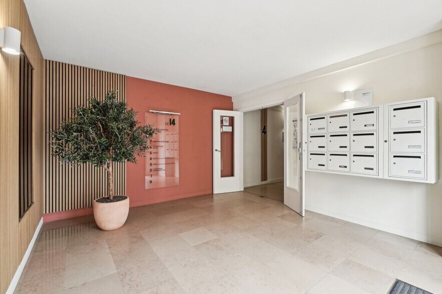 14-18 Rue Des Reculettes, Paris for sale - Lobby - Image 2 of 9
