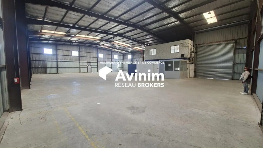 Location Entrepôt 732 m² - Photo 1