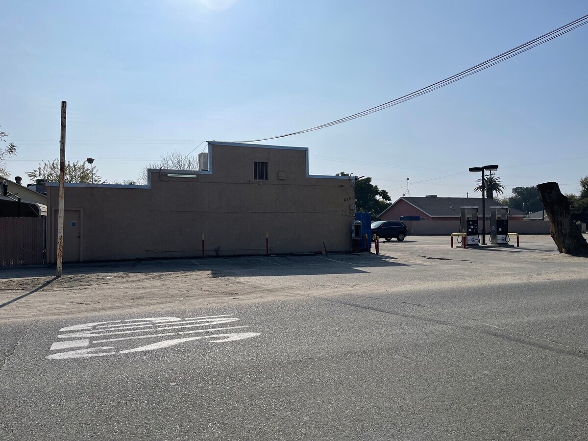 6201 W Bowles Ave, Raisin City, CA 93652