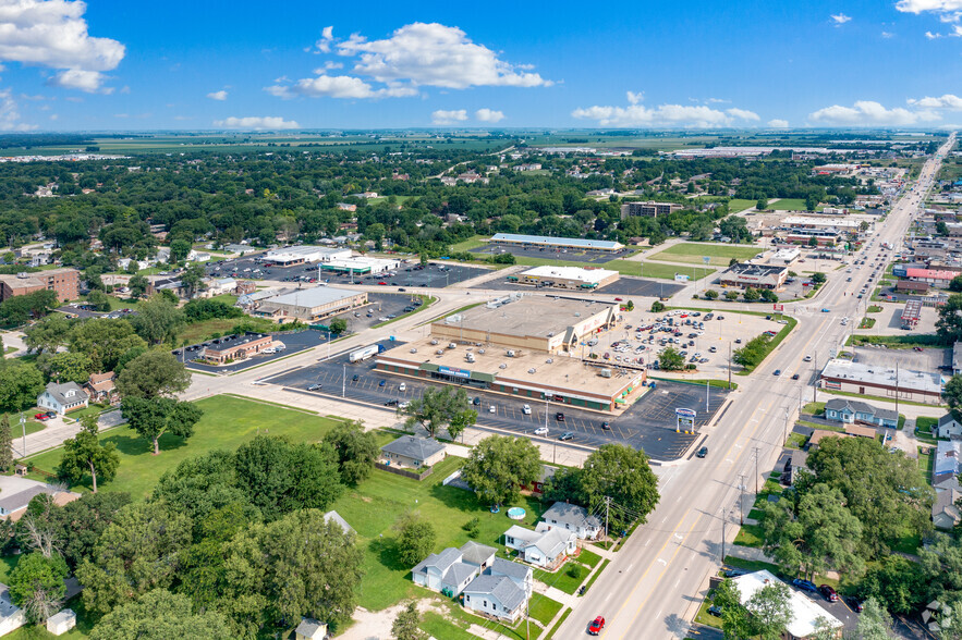 110-180 E Waverly St, Morris, IL for lease - Aerial - Image 2 of 5