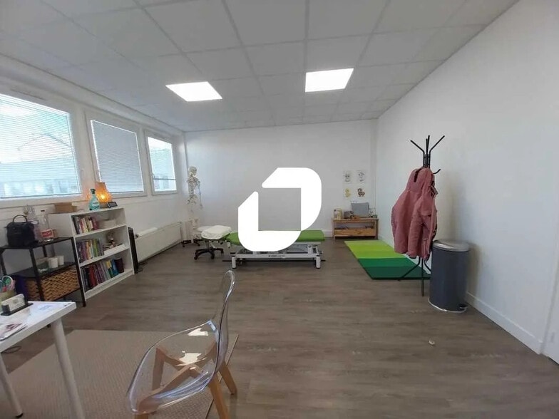 Office in Maurepas for lease - Interior Photo - Image 3 of 5