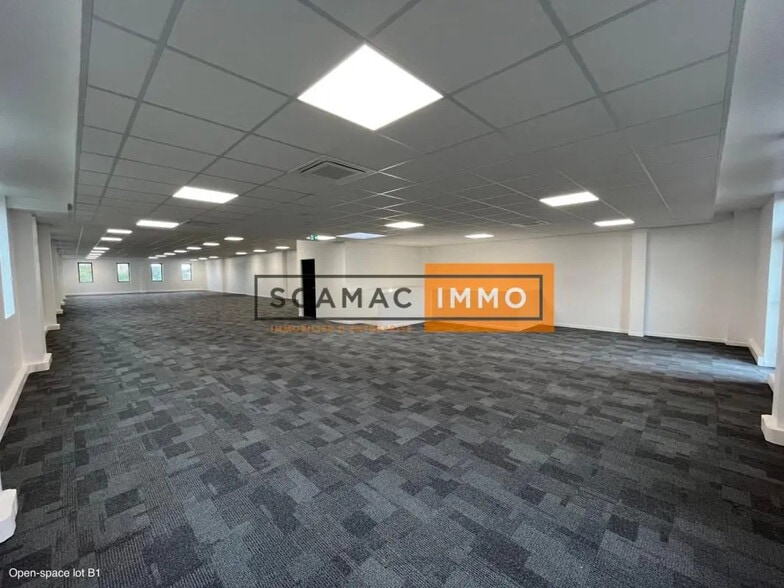 Flex in Gennevilliers for lease - Interior Photo - Image 2 of 6