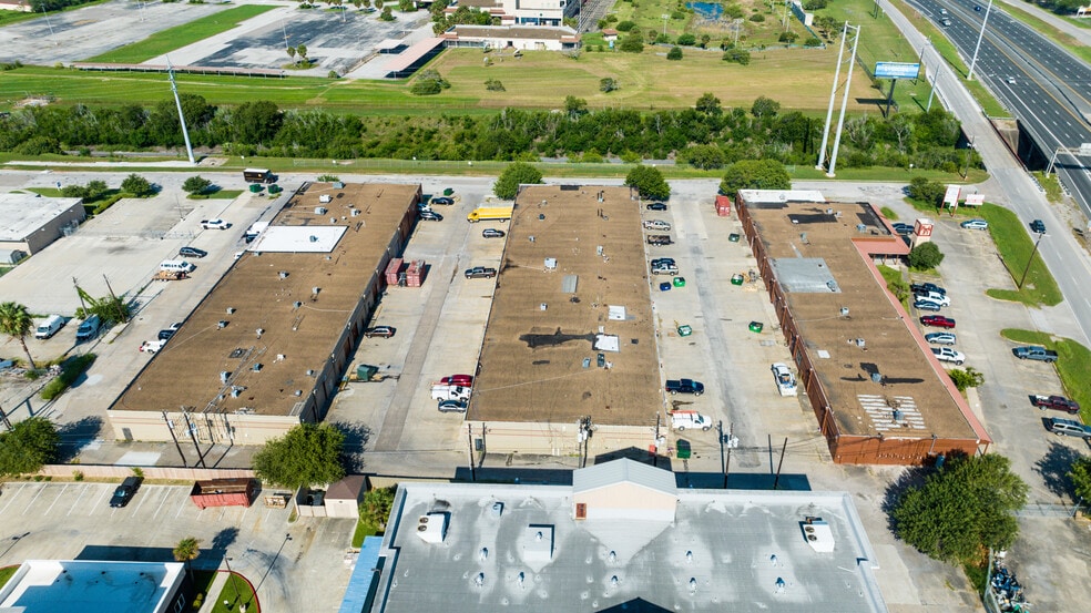 5233 IH 37, Corpus Christi, TX for lease - Building Photo - Image 2 of 9