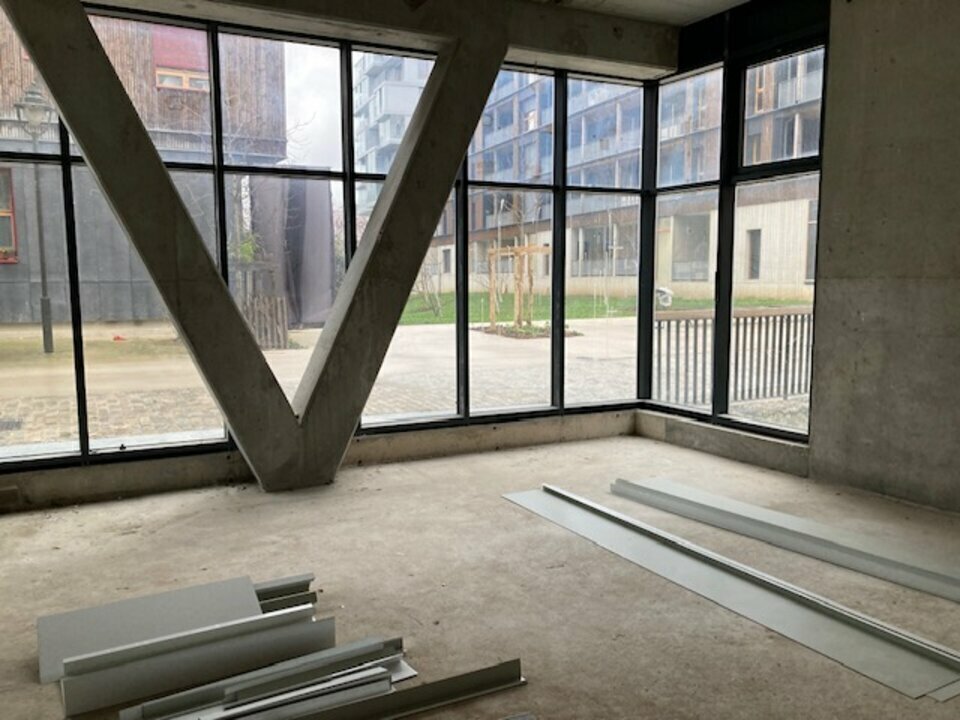 Retail in L'ILE-SAINT-DENIS for sale Building Photo- Image 1 of 10