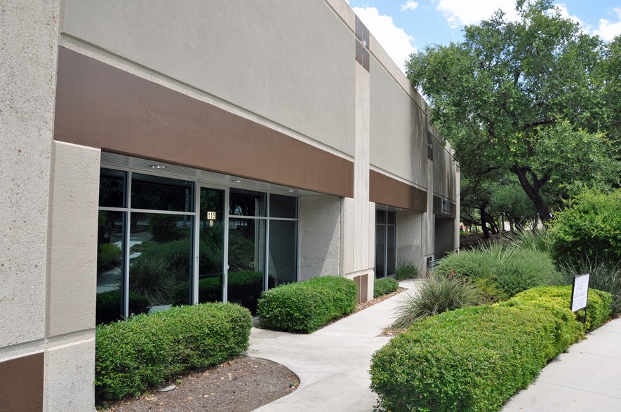 5730 Northwest Pky, San Antonio, TX for lease - Building Photo - Image 3 of 9