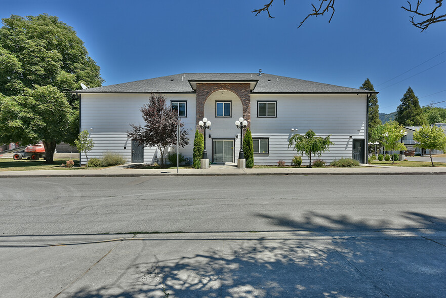 135 N Canyon St, Canyonville, OR for sale - Primary Photo - Image 1 of 1