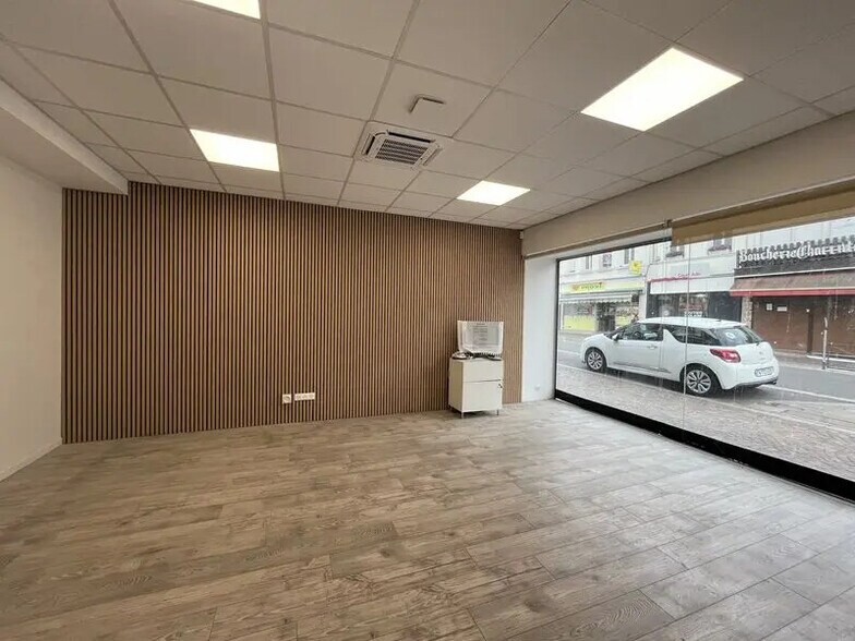 Office in Saint-Quentin for lease - Building Photo - Image 1 of 7
