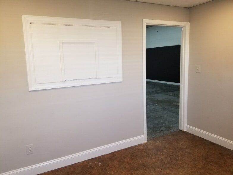 8831-8869 Walker Mill Rd, Capitol Heights, MD for lease - Building Photo - Image 3 of 9