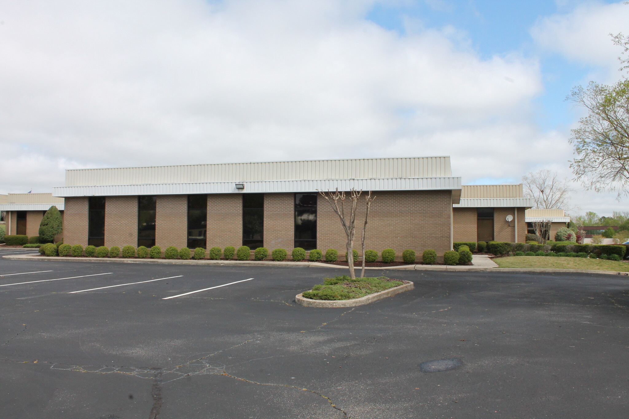 315 Wynn Dr NW, Huntsville, AL for lease Building Photo- Image 1 of 5