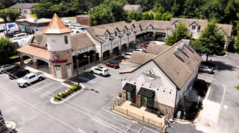 The Windsor Shopping Center - Storefront