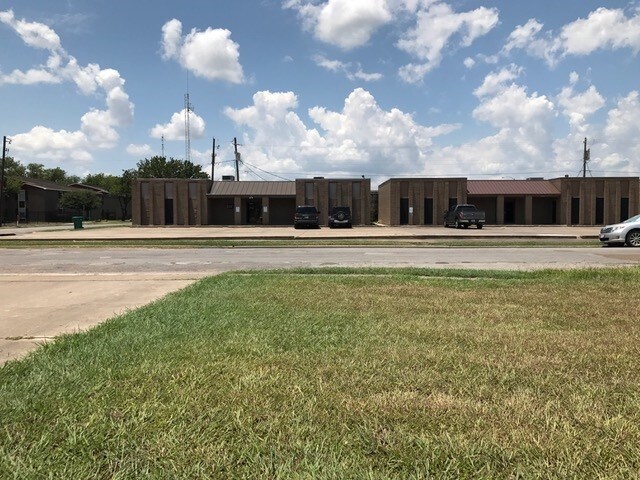 4401 Lilac Ln, Victoria, TX for sale - Primary Photo - Image 1 of 1