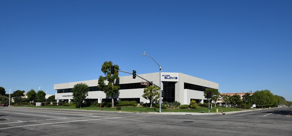 17305 Von Karman Ave, Irvine, CA for lease - Building Photo - Image 1 of 5