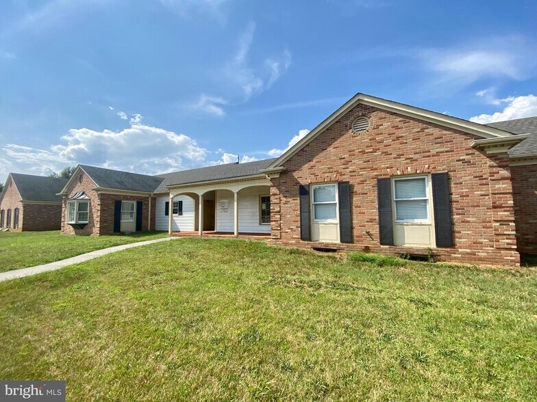 315 W 10th St, Front Royal, VA for sale - Primary Photo - Image 1 of 1