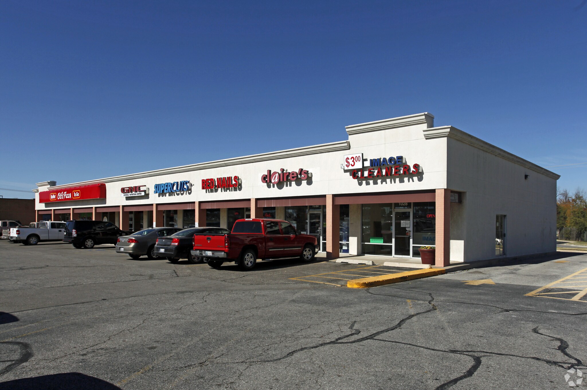 1107 Garth Brooks Blvd, Yukon, OK 73099 Chisholm Shopping Center