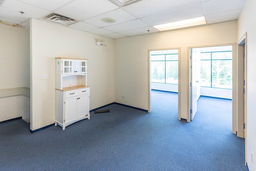 20678 Duncan Way, Langley, BC for lease - Building Photo - Image 2 of 4