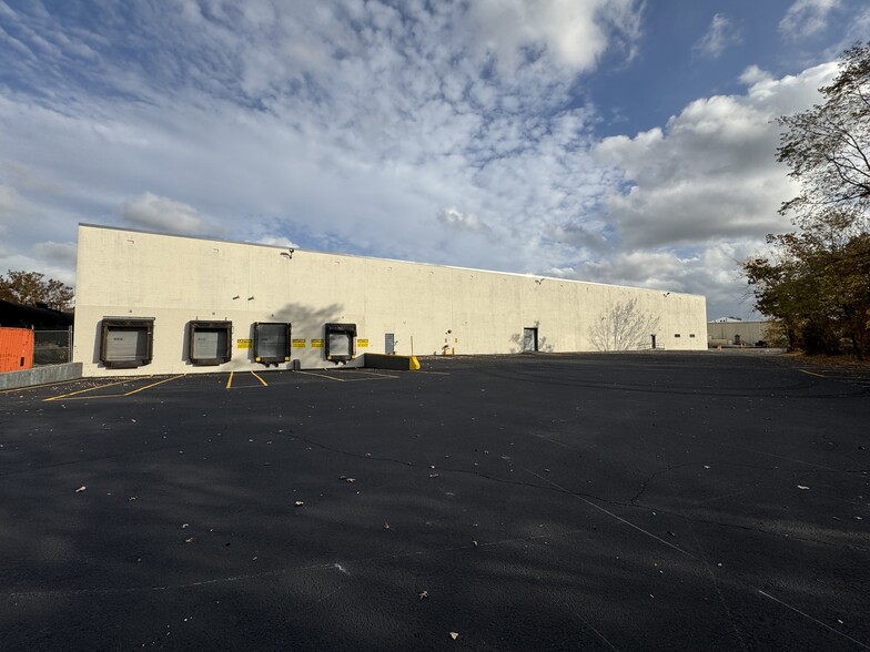 95 Mayhill St, Saddle Brook, NJ for lease - Building Photo - Image 1 of 16