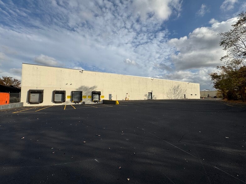 95 Mayhill St, Saddle Brook, NJ for lease - Building Photo - Image 3 of 17