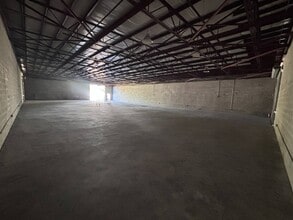 733-737 Commerce Dr, Venice, FL for lease Interior Photo- Image 2 of 4