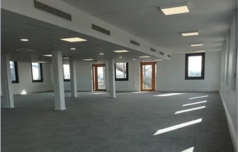 100 Rue De Norvege, Colombier-Saugnieu for lease Interior Photo- Image 2 of 4