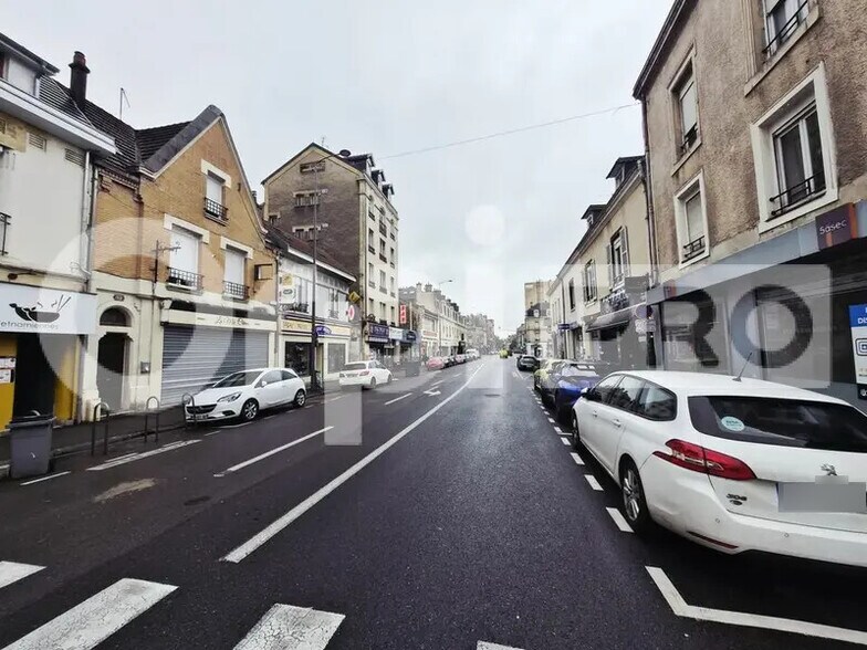 Retail in Reims for lease - Building Photo - Image 2 of 5