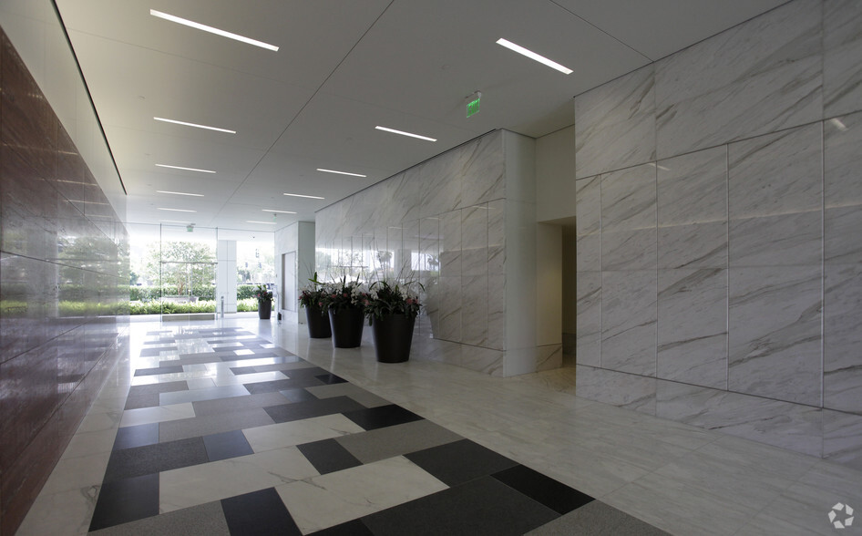 2211 Michelson Dr, Irvine, CA for lease - Lobby - Image 2 of 35