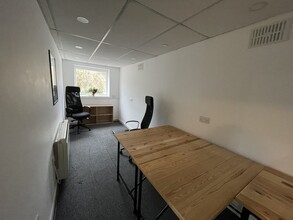 4 Acer Walk, Oxford for lease Interior Photo- Image 2 of 3