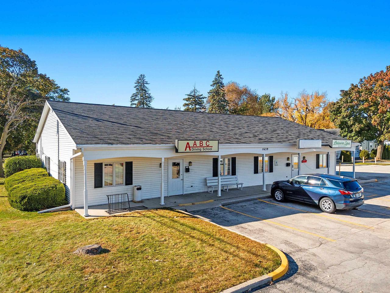 1639 Deckner Ave, Green Bay, WI for lease Primary Photo- Image 1 of 8