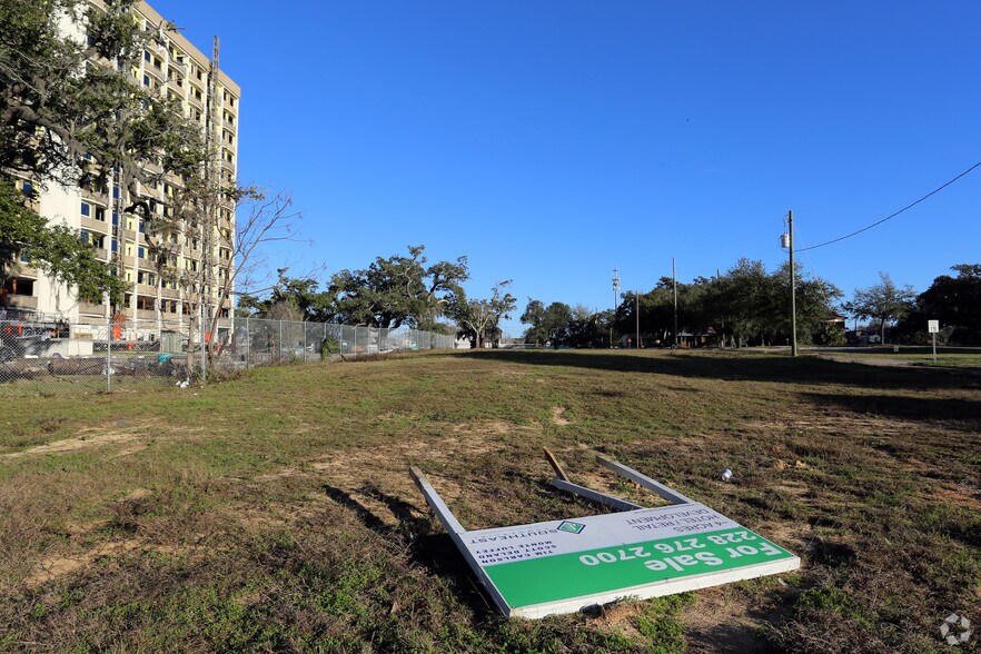 662 Beach Blvd, Biloxi, MS for sale - Primary Photo - Image 1 of 1