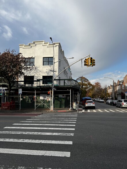 8219 Northern Blvd, Jackson Heights, NY for lease - Building Photo - Image 2 of 12