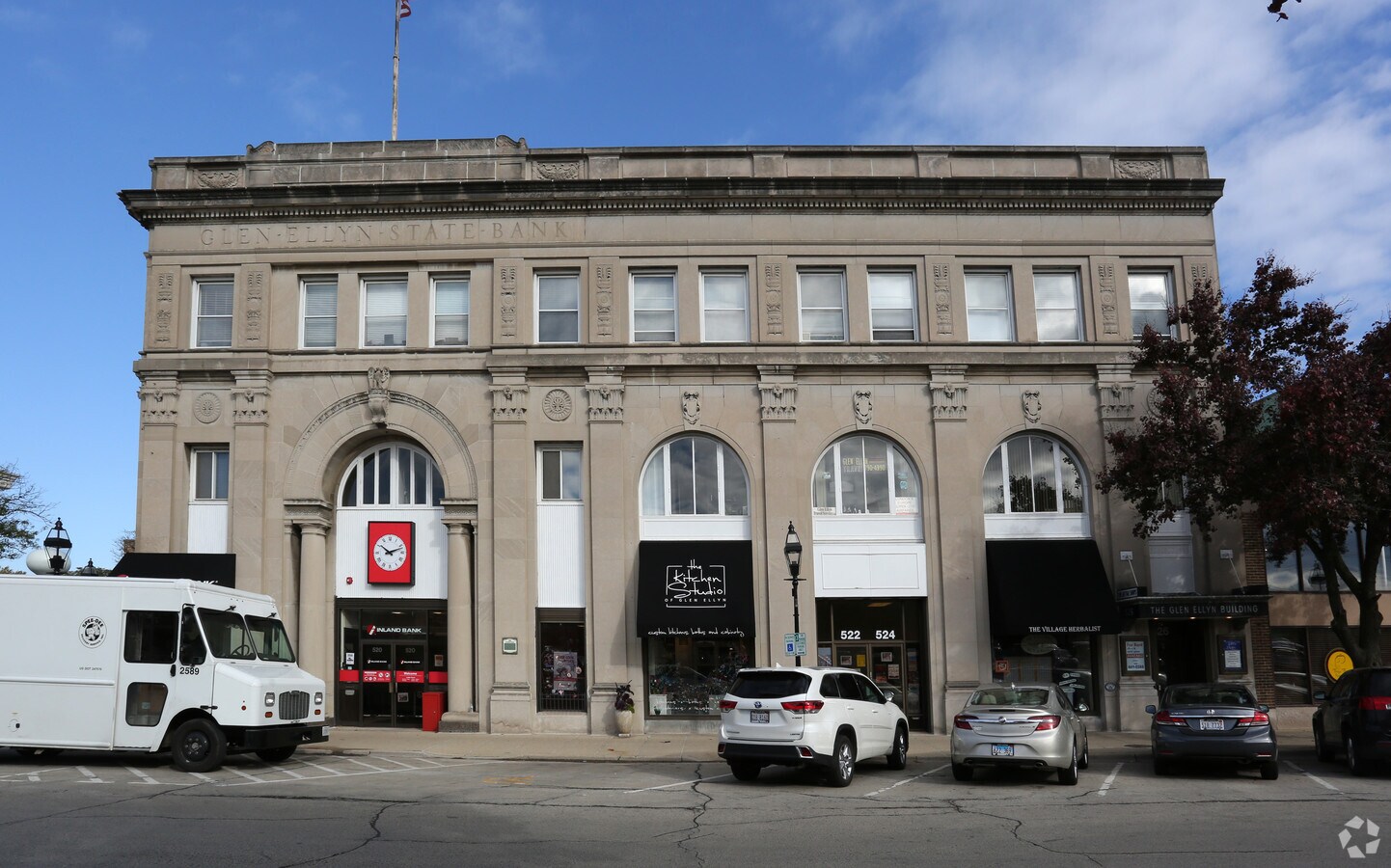 526 Crescent Blvd, Glen Ellyn, IL 60137