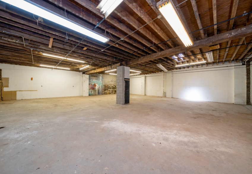 83-85 Debevoise Ave, Brooklyn, NY for lease - Interior Photo - Image 1 of 5