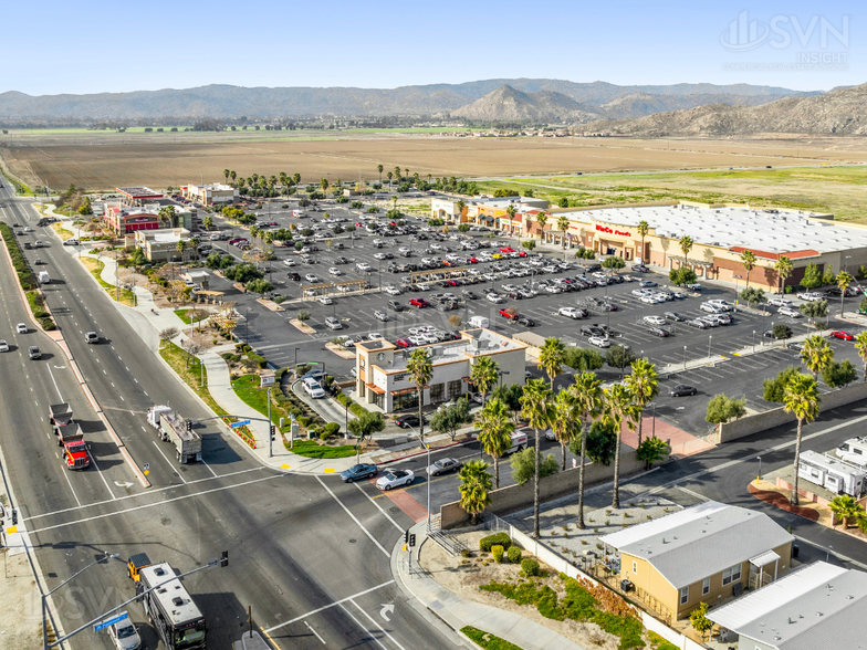 W Florida Ave, Hemet, CA for lease - Building Photo - Image 1 of 16