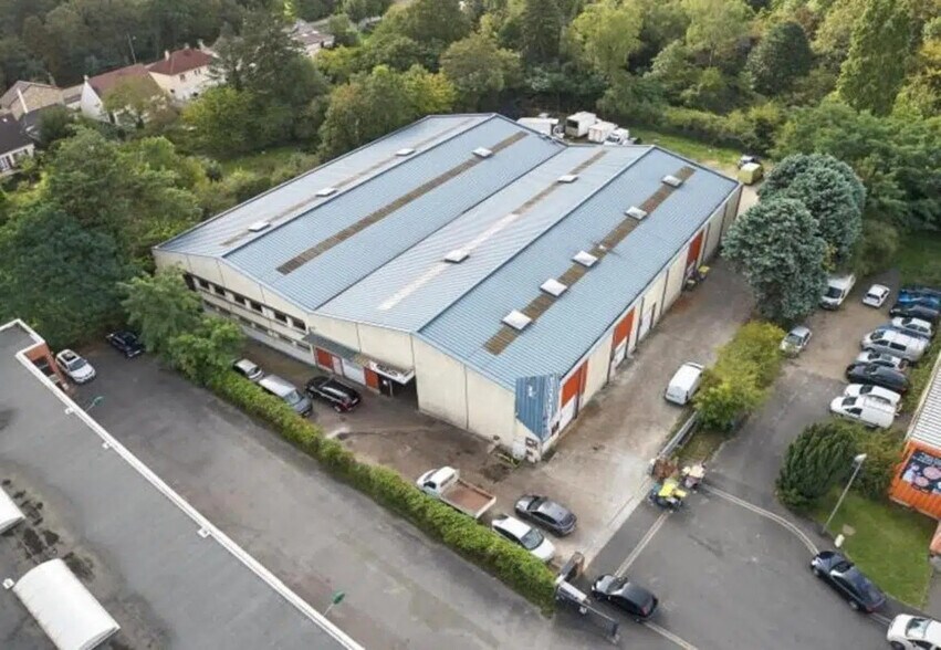 Flex in Eaubonne for lease - Aerial - Image 1 of 11