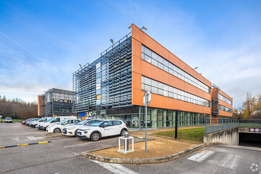 Office in Saint-Priest for lease - Building Photo - Image 2 of 2