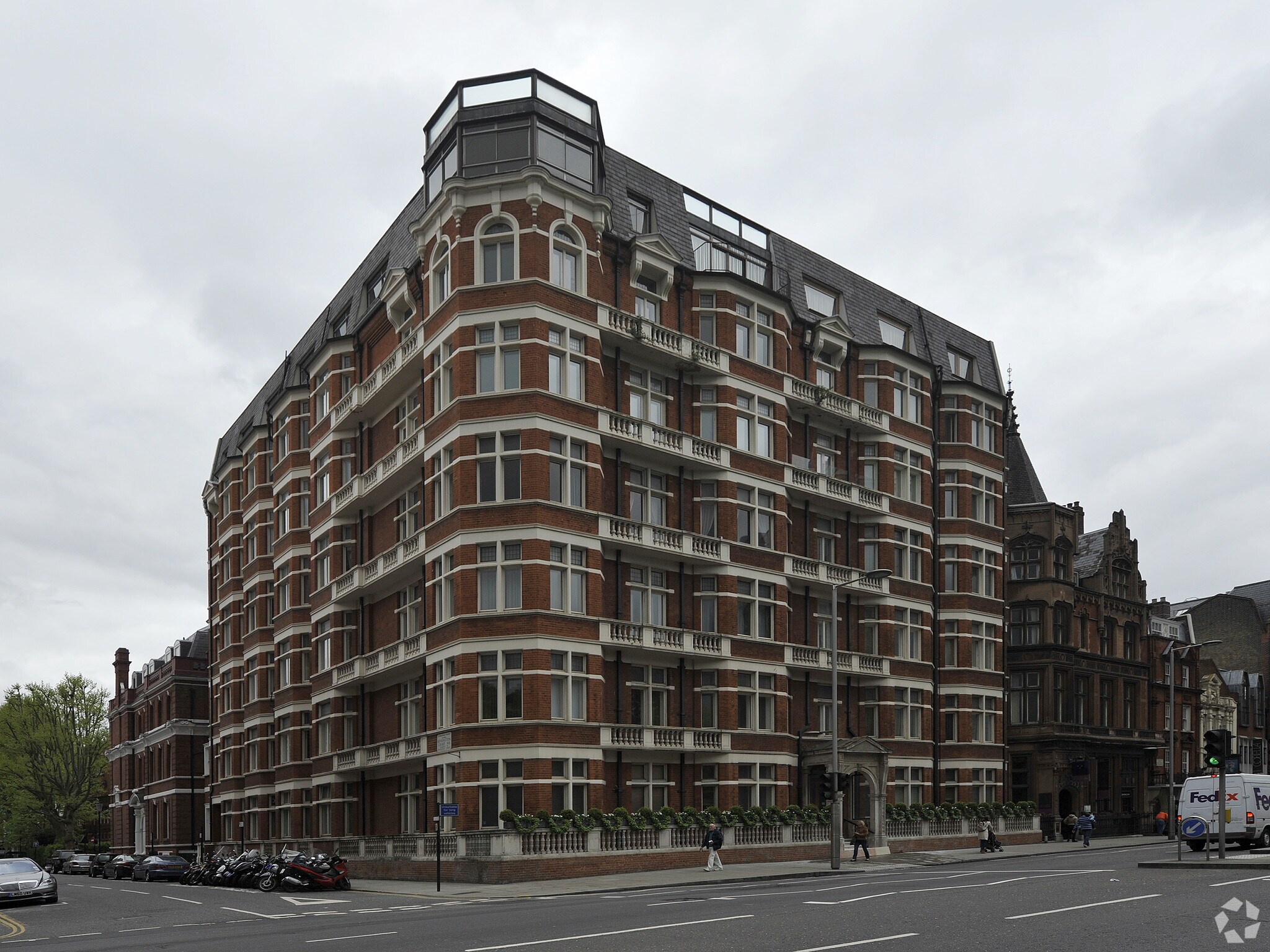 1 Kensington Rd, London, W8 5NX