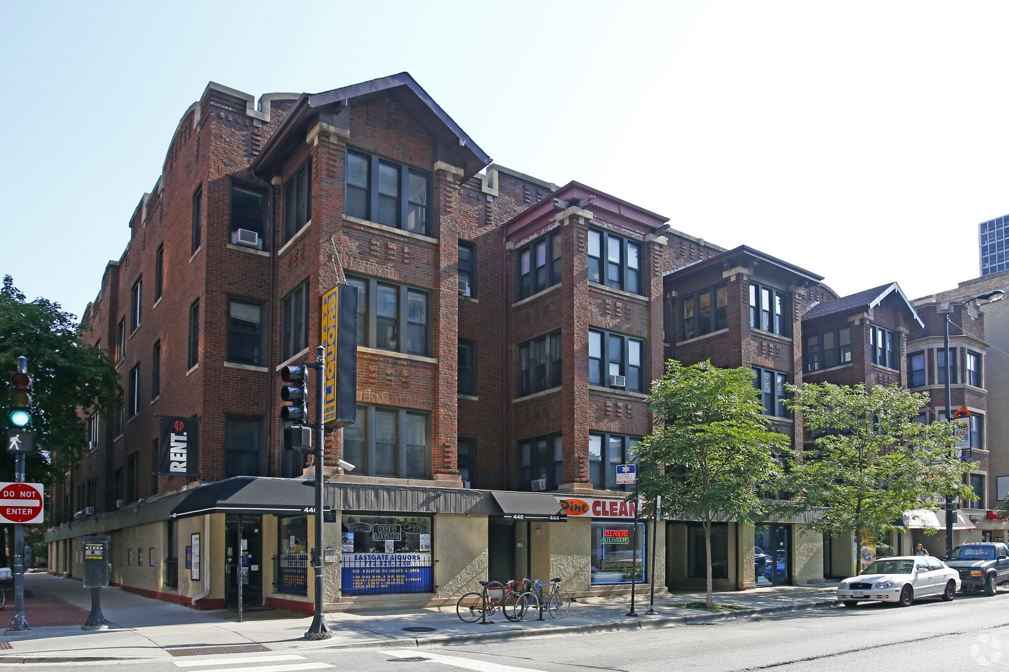 2811 N Pine Grove Ave, Chicago, IL for lease Primary Photo- Image 1 of 9